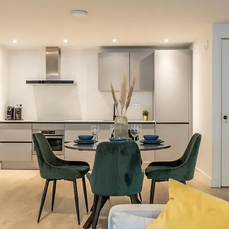 Modern Lower-ground In West Apartman