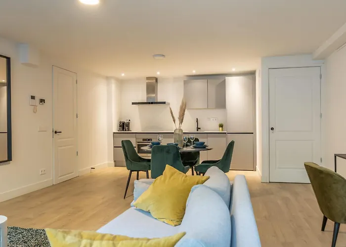 Daire Modern Lower-ground In West *